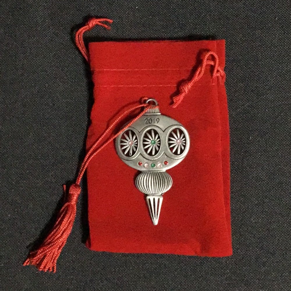 Avon 2019 Vintage Inspired Pewter Ornament